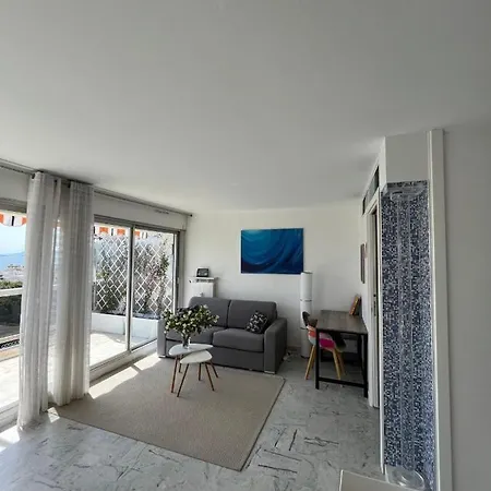 アパート View Of The Bay Juan Les Pins With A Spacious Terrace アンティーブ